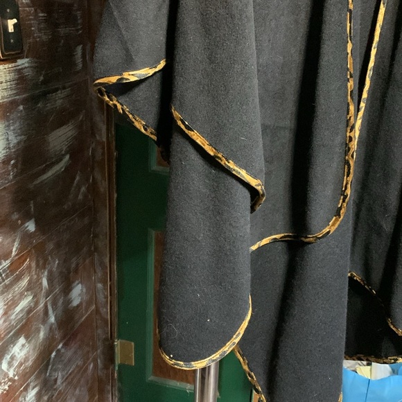 C.C cape - Picture 4 of 6